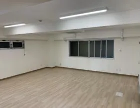 日宝新御茶ノ水(旧:IZUMI.BUILDING-1ビルの外観