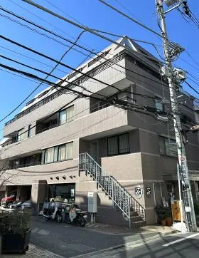 アロバール南青山ビルの外観