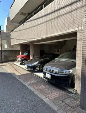 アロバール南青山ビルの外観