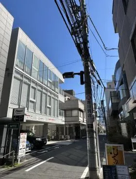 アロバール南青山ビルの外観