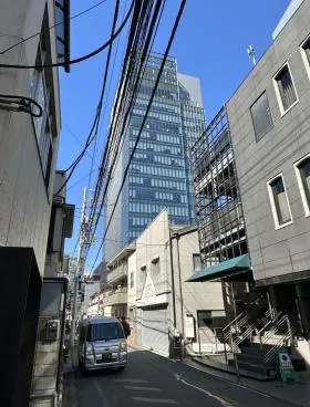 アロバール南青山ビルの外観