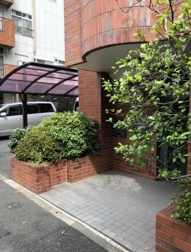 E&Sビルの外観