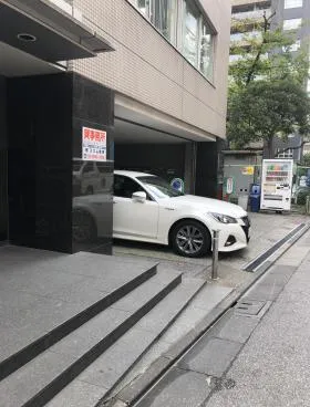 東日本硝子会館ビルの外観
