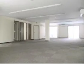市川ビルの外観