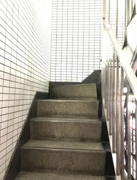 祐大ビルの外観
