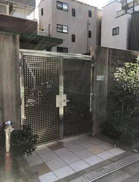 スカイ・ネスト エビスヤ店舗の外観