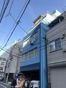 征矢ビルの外観