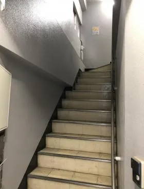 征矢ビルの外観