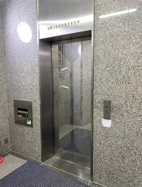東ビルの外観