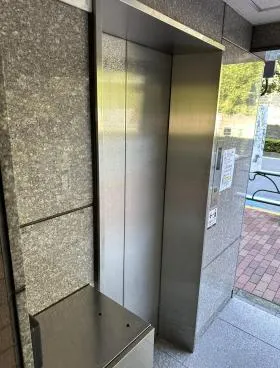 麗雲ビルの外観