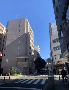 YLCビルの外観