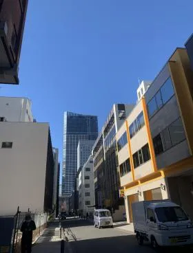 YLCビルの外観