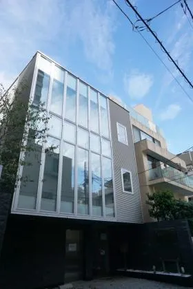 REB南青山ビルの外観