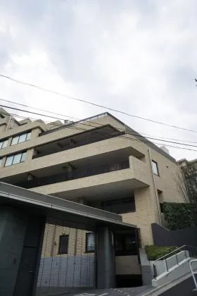 フォレストテラス鳥居坂ビルの外観