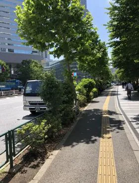 商工会館・弁理士会館ビルの外観