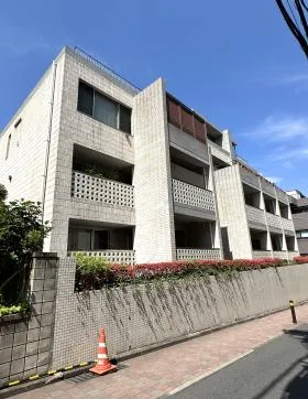 ヴィラージュヴェール松濤ビルの外観