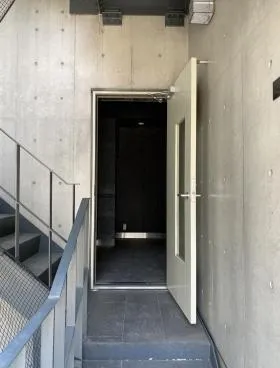 ノワールアライビルの外観