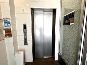 VORT外苑前Ⅲビルの外観