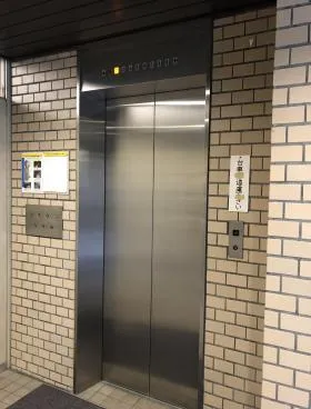 都築ビルの外観
