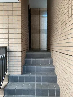 王ビルの外観