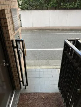 王ビルの外観