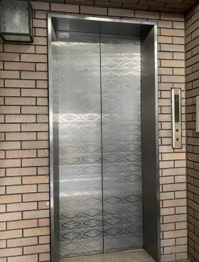 鍋島ビルの外観