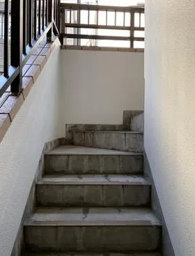 鍋島ビルの外観