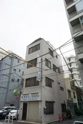 ポスコンジャパンビルの外観