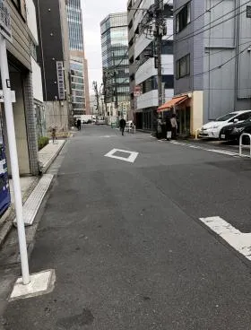 ポスコンジャパンビルの外観