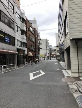 ポスコンジャパンビルの外観