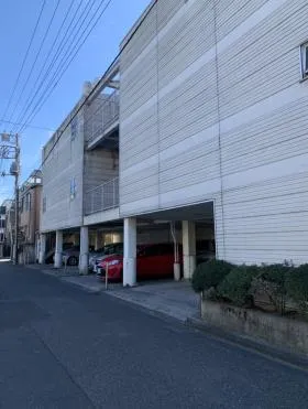 ホーリ本社ビルの外観
