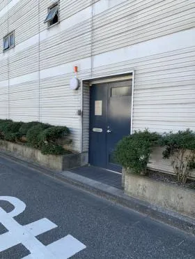 ホーリ本社ビルの外観
