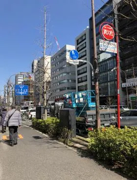 コニシビルの外観