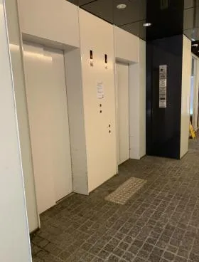 mosiaビルの外観