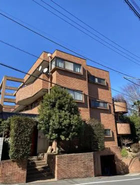 エバグリーン・ガーデンB棟の外観
