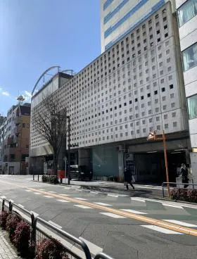 北沢タウンホールビルの外観