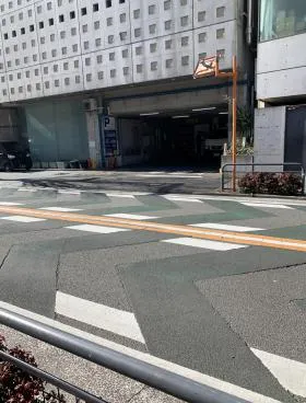 北沢タウンホールビルの外観