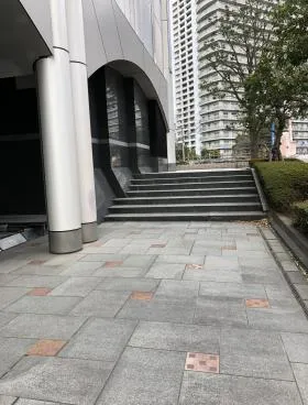 田町トーセイ(旧:ジャパンタイムズ・ニフコ)ビルの外観