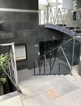 田町トーセイ(旧:ジャパンタイムズ・ニフコ)ビルの外観
