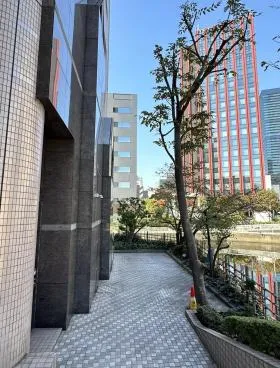 田町トーセイ(旧:ジャパンタイムズ・ニフコ)ビルの外観