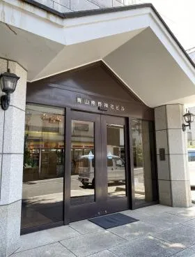 青山熊野神社ビルの外観