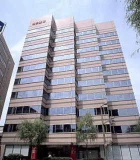 新潟万代橋ビルの外観