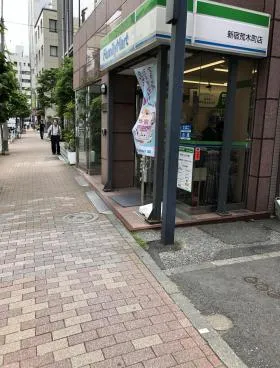 クサフカビルの外観