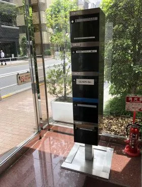 クサフカビルの外観