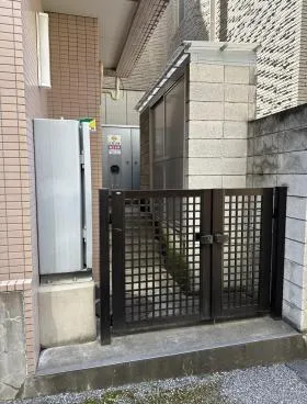 クサフカビルの外観