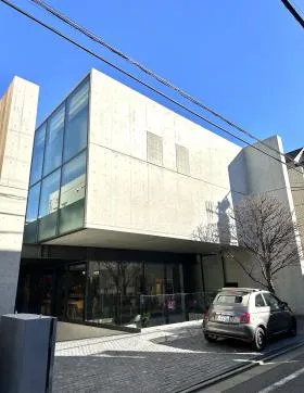 BASE神宮前ビルの外観