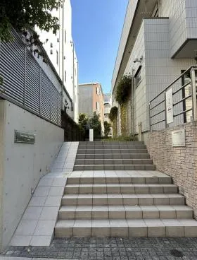 タウンハウス神宮前ビルの外観