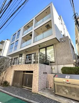 タウンハウス神宮前ビルの外観