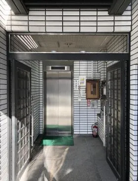 三朝庵ビルの外観