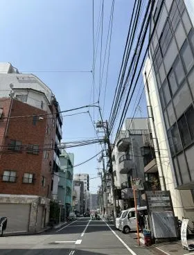 Y-1ビルの外観